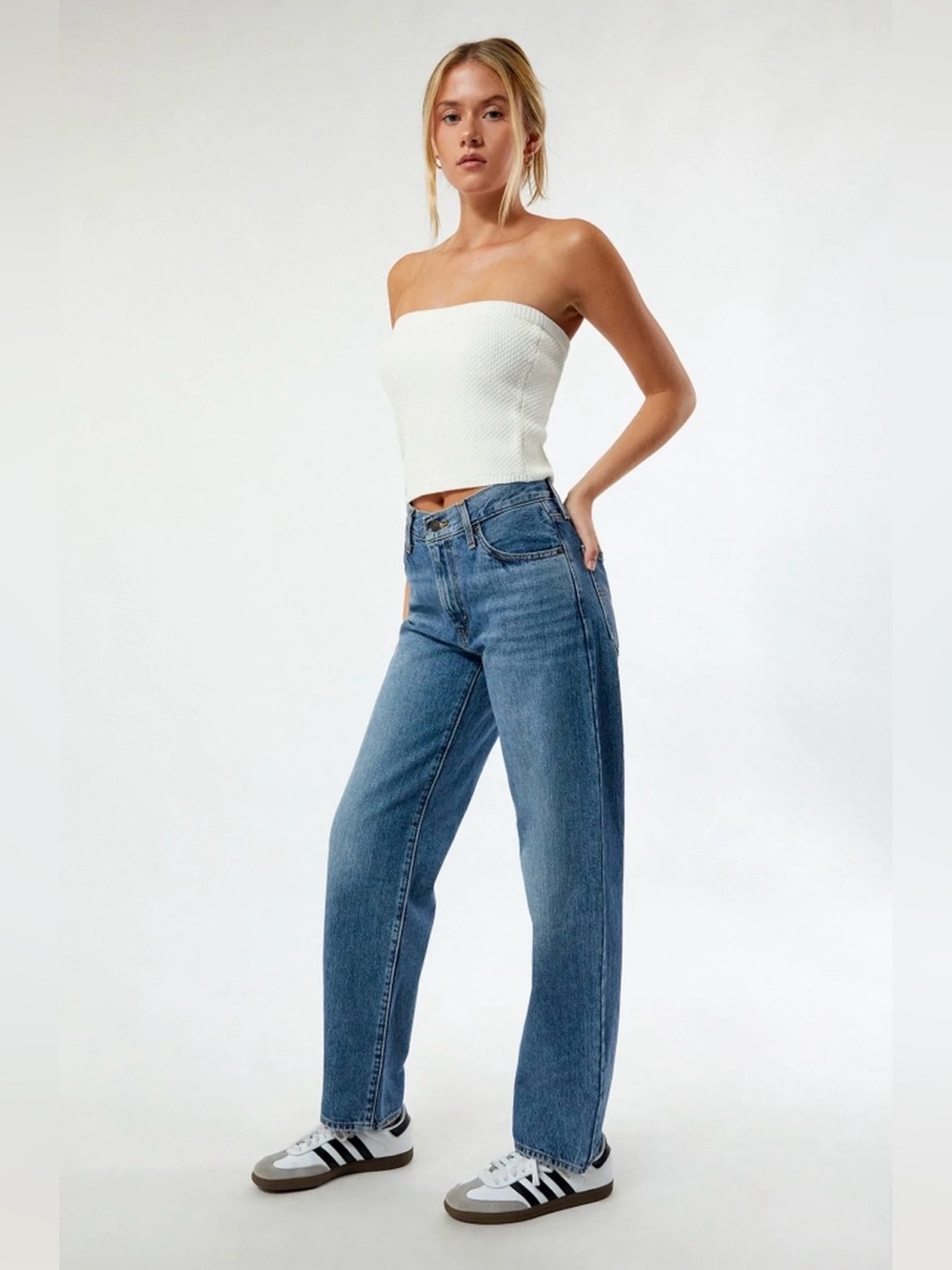 Levi's Straight Leg Jeans in Medium Blue